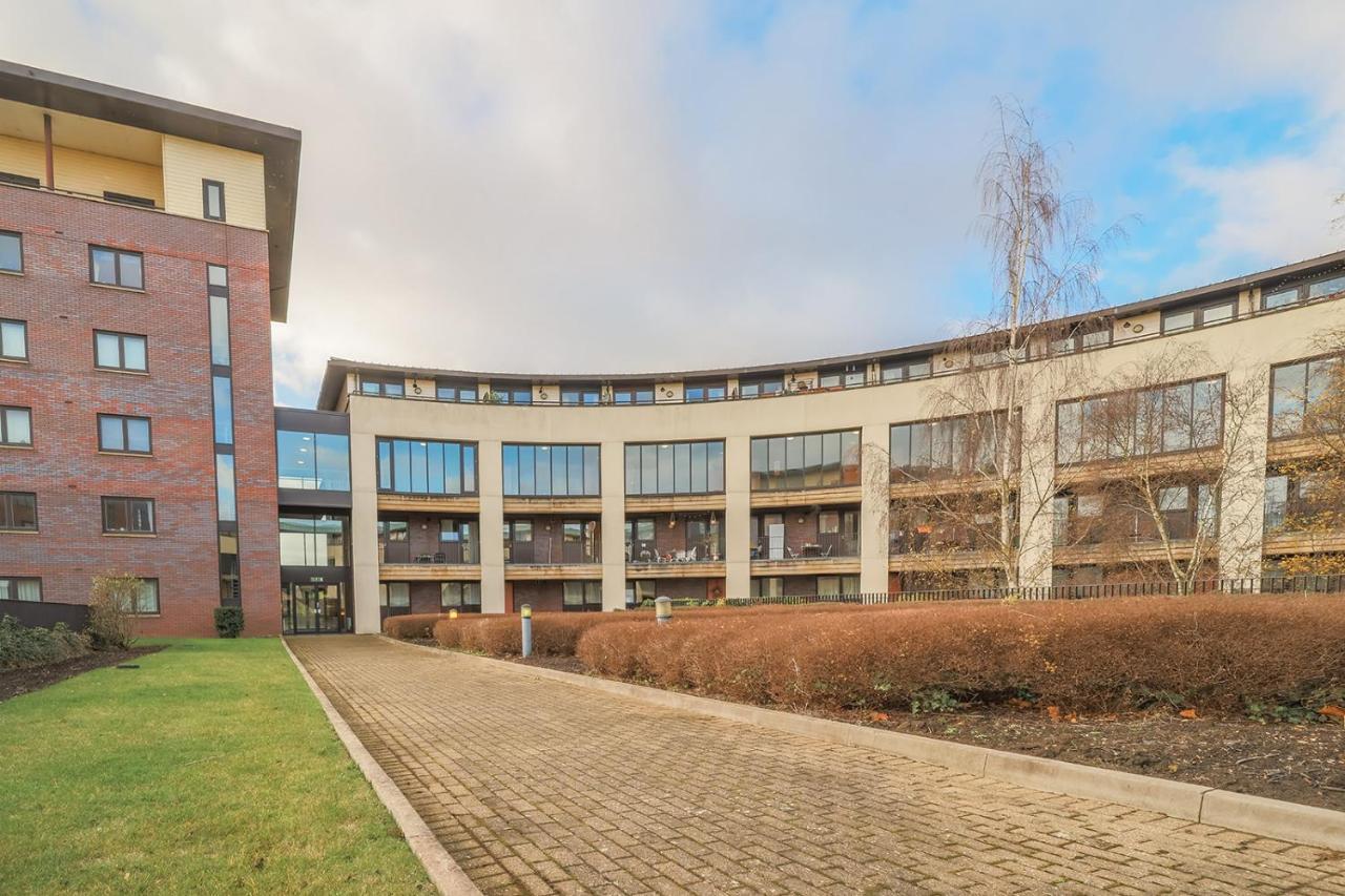 Вилла Huntley House Милтон-Кейнс Экстерьер фото